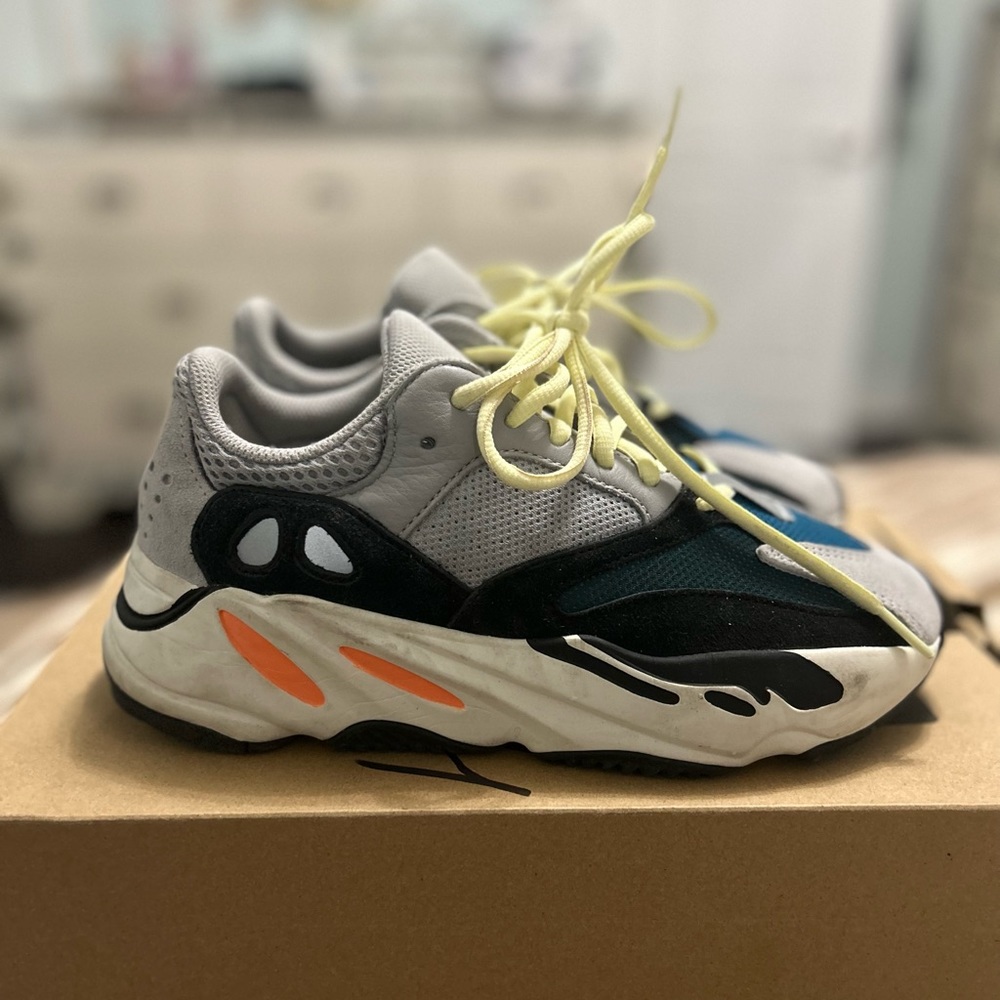 Yeezy boost 700
